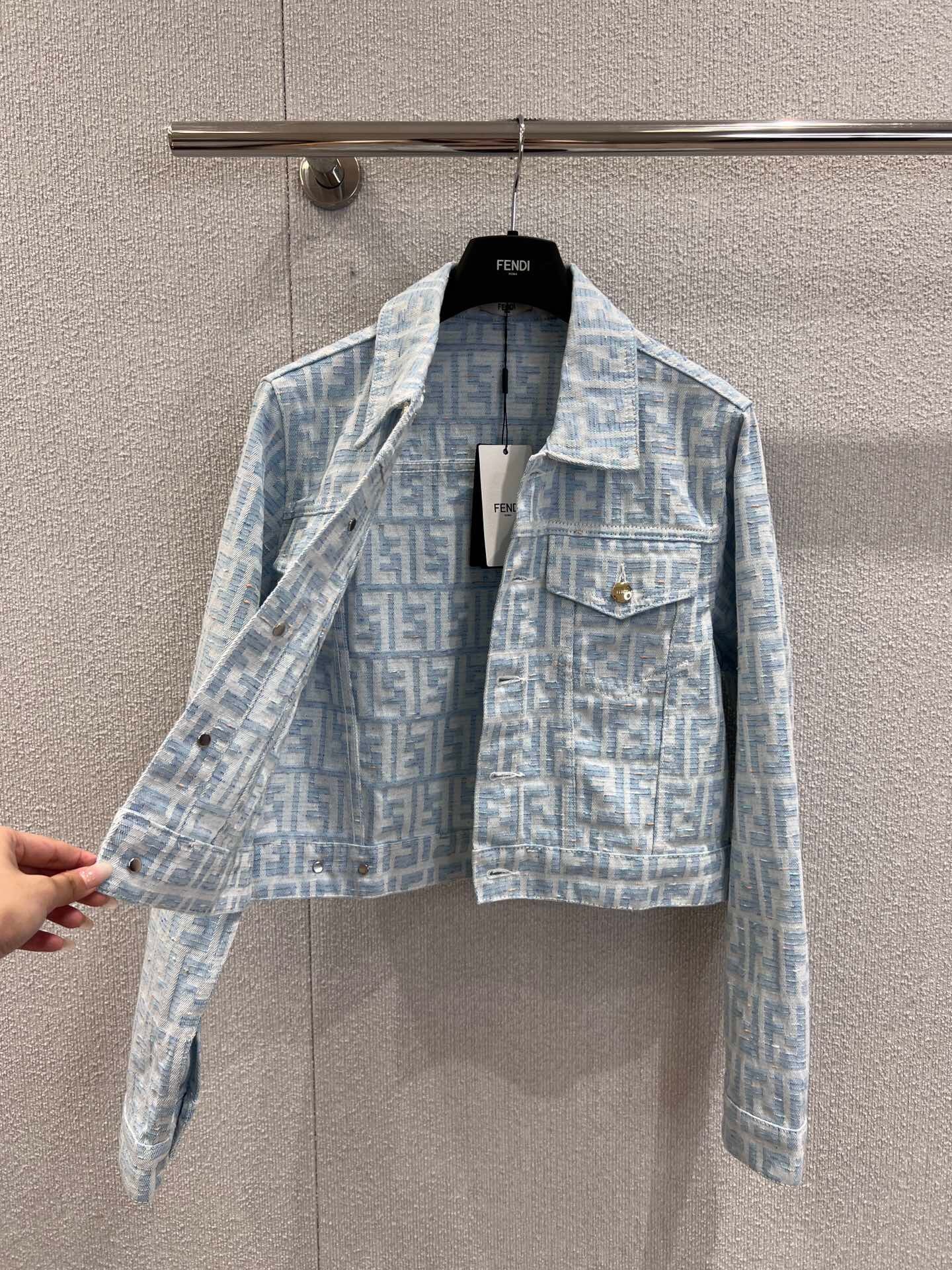 Cardigan tricoté à double lettre