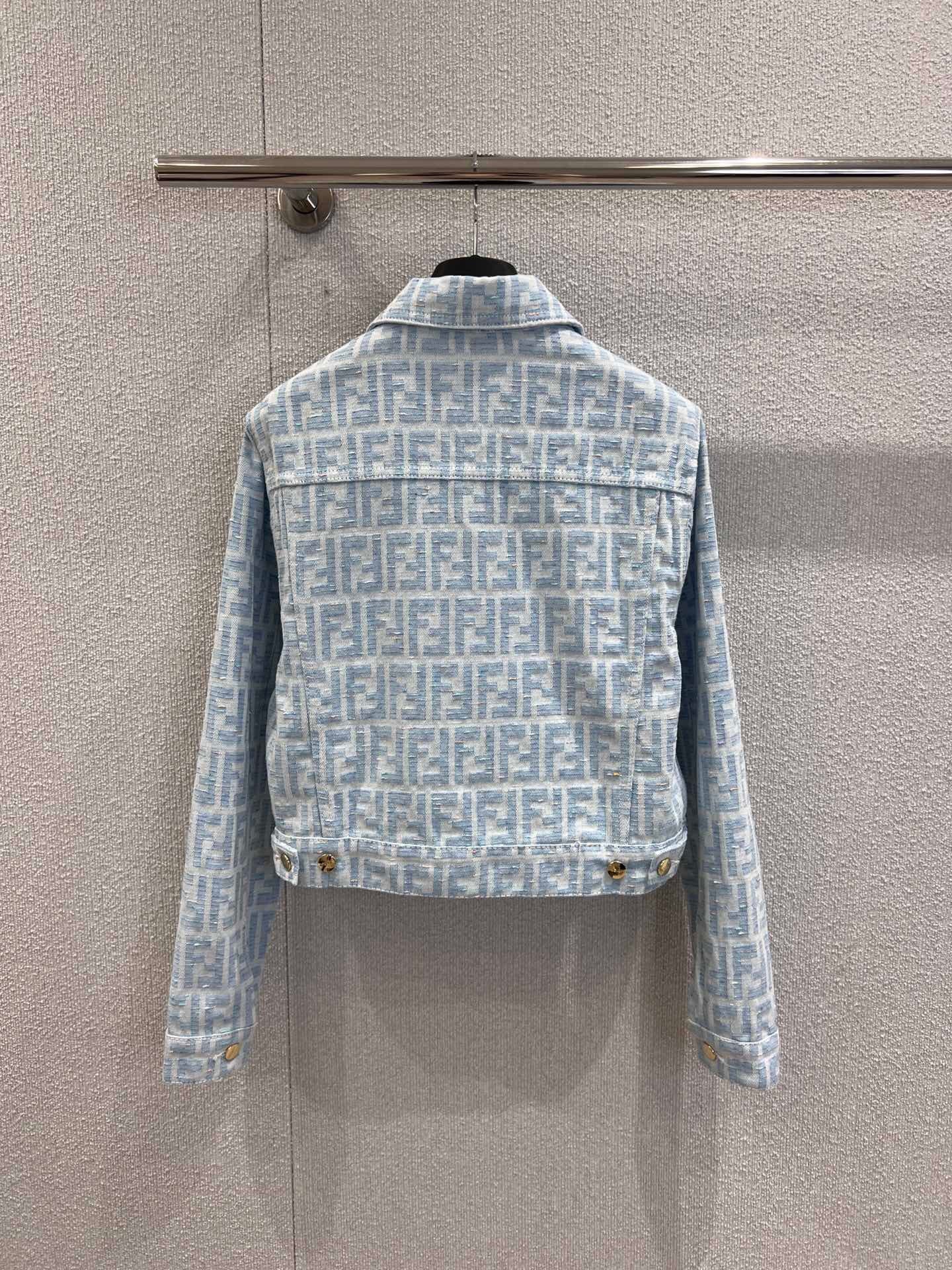 Cardigan tricoté à double lettre