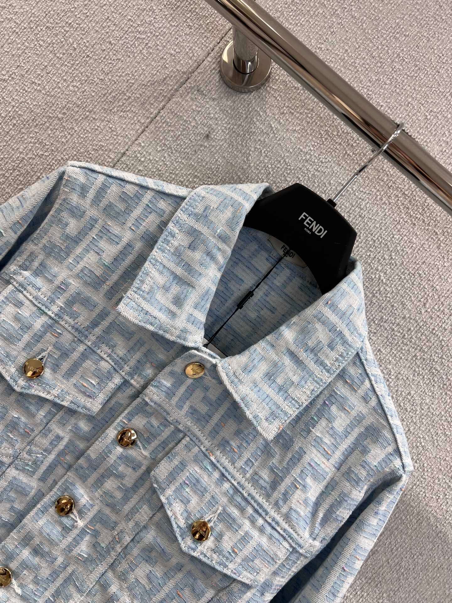 Cardigan tricoté à double lettre
