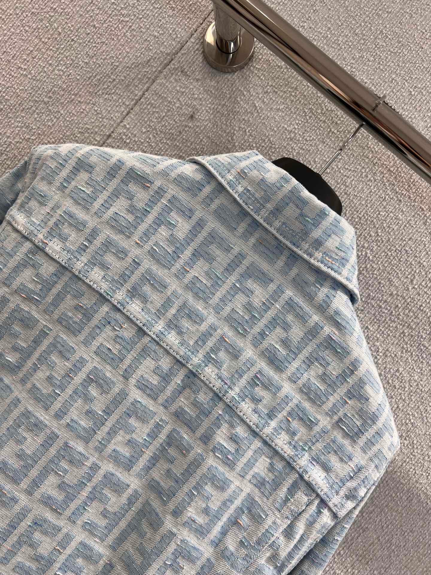 Cardigan tricoté à double lettre