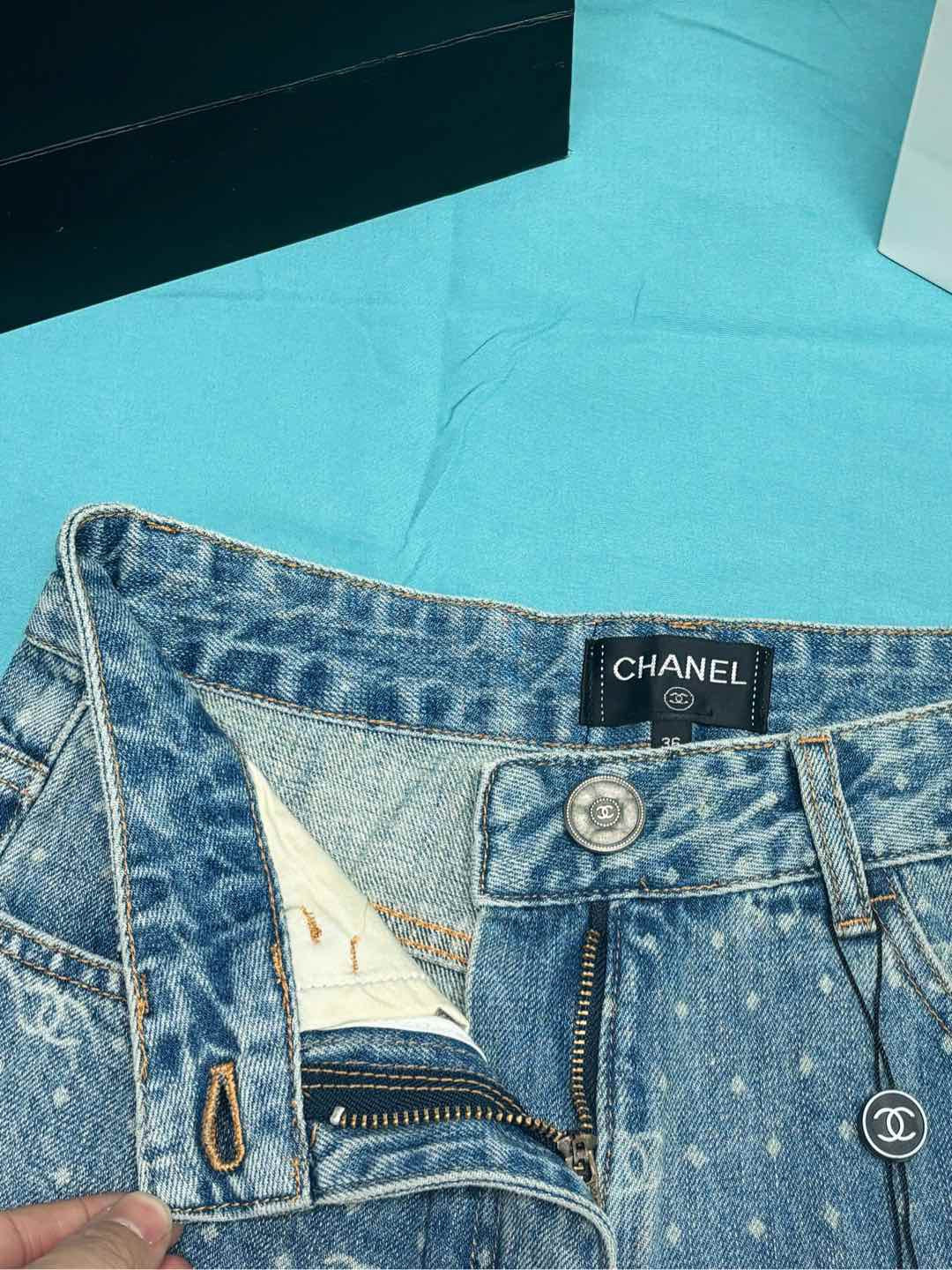 Poches arrière double C entièrement imprimées avec coutures à la main