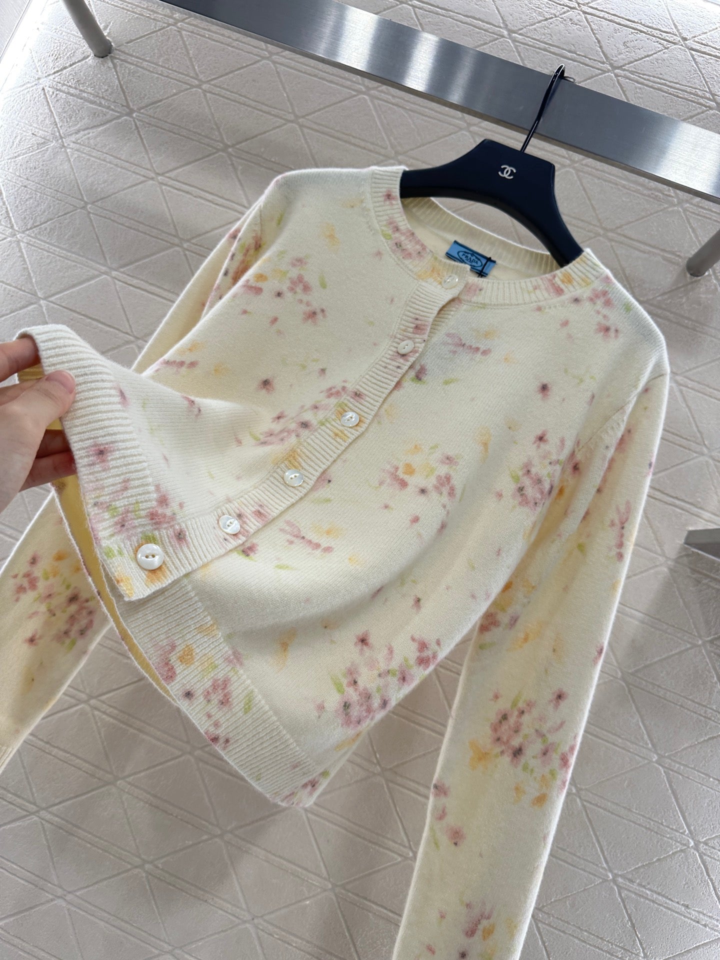 Cardigan doux en tricot avec logo Double C