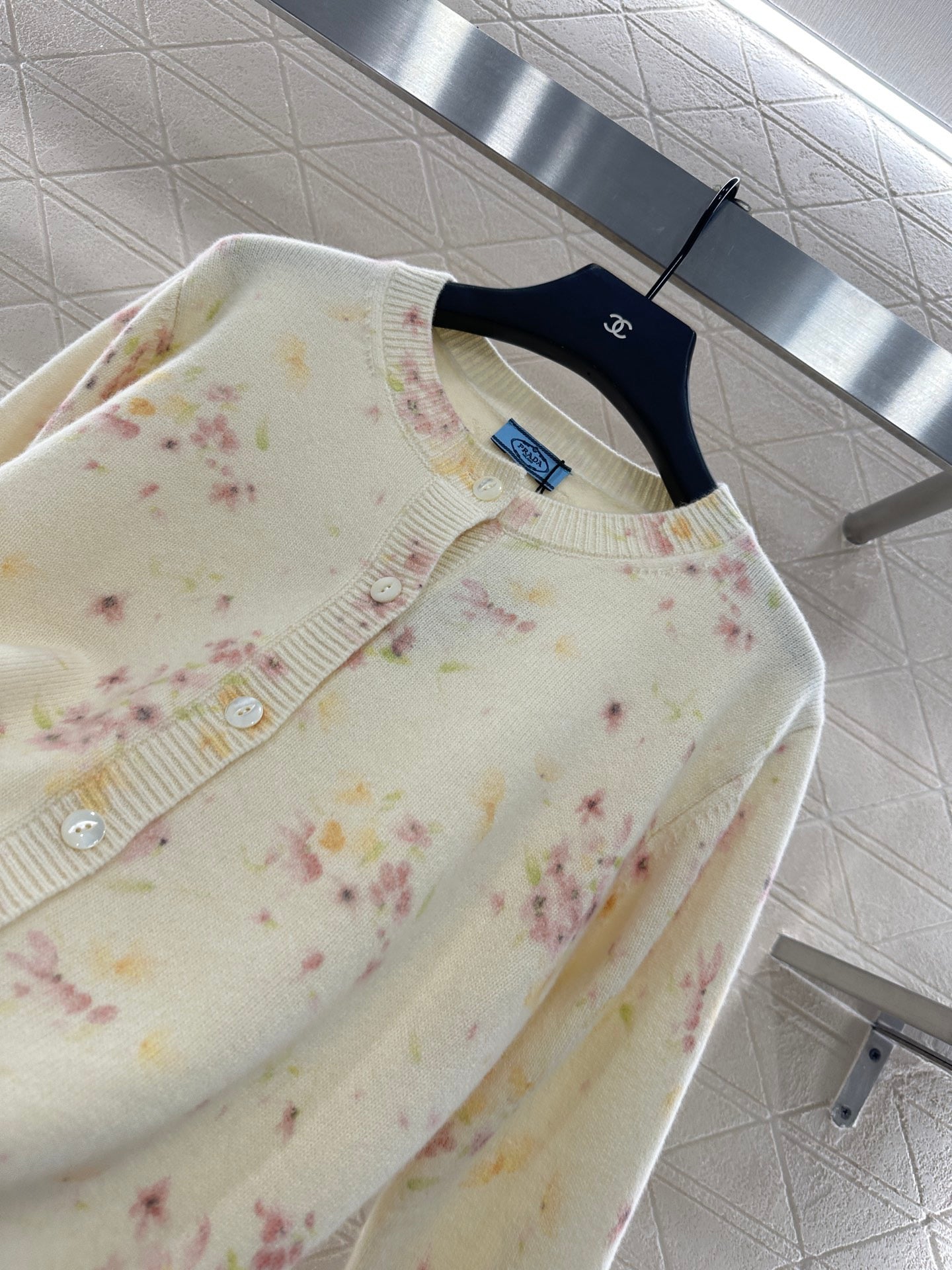 Cardigan doux en tricot avec logo Double C