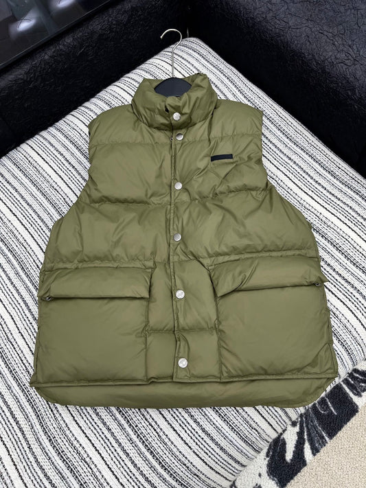 Strickjacke mit Doppelbuchstaben