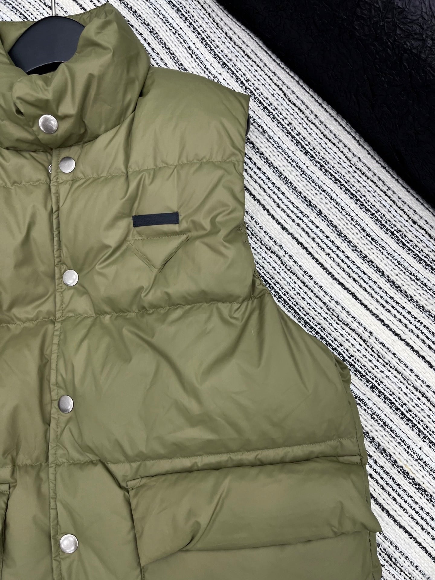 Cardigan tricoté à double lettre