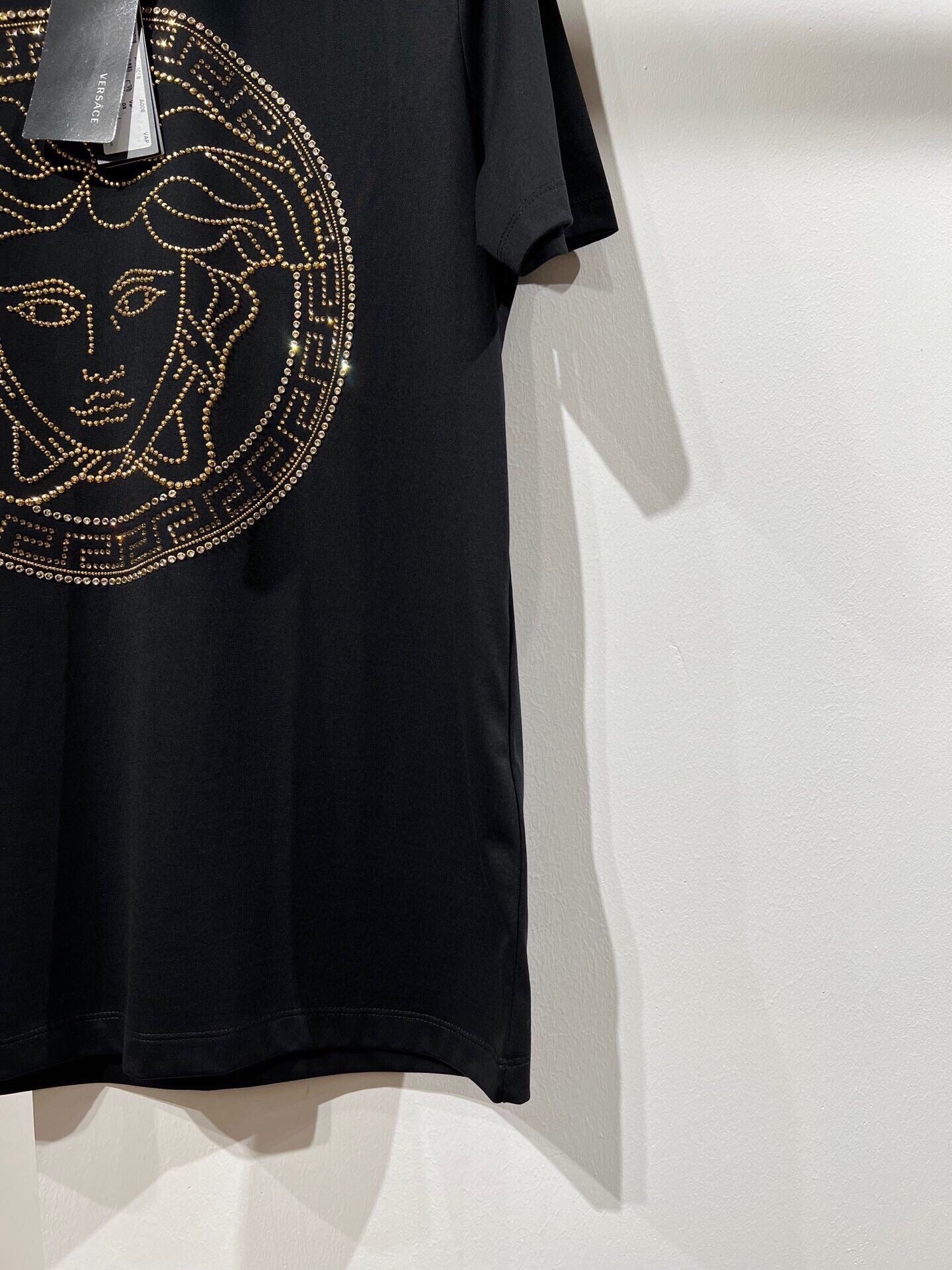 🔥24FW NOUVEAU T-shirt DV MEDUSA avec élément avatar incrusté de strass colorés