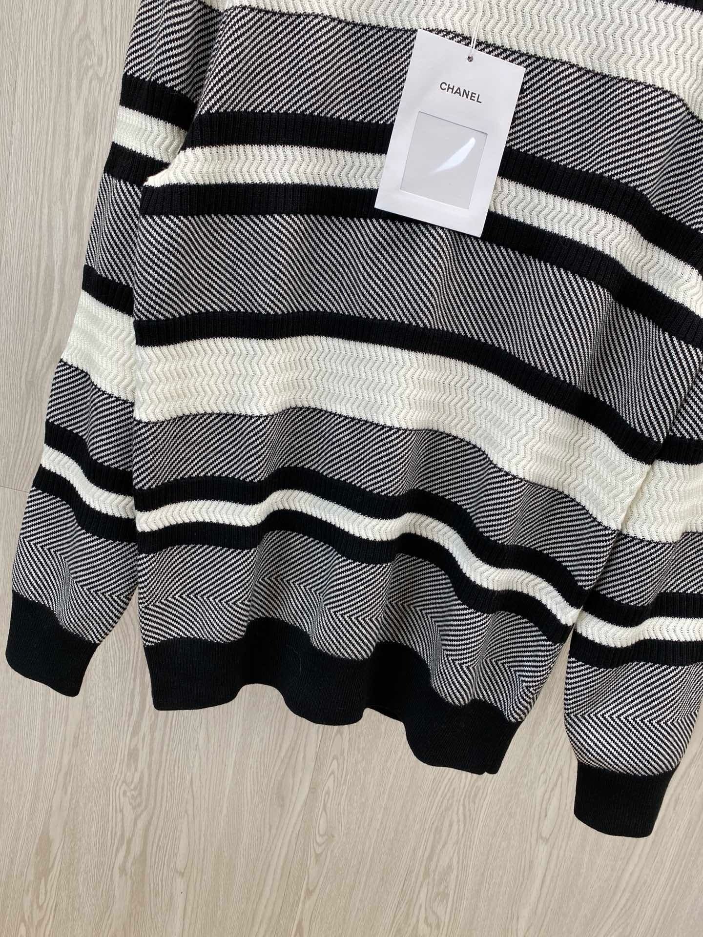 Pull en tricot rayé brodé automne et hiver Xiao Xiang