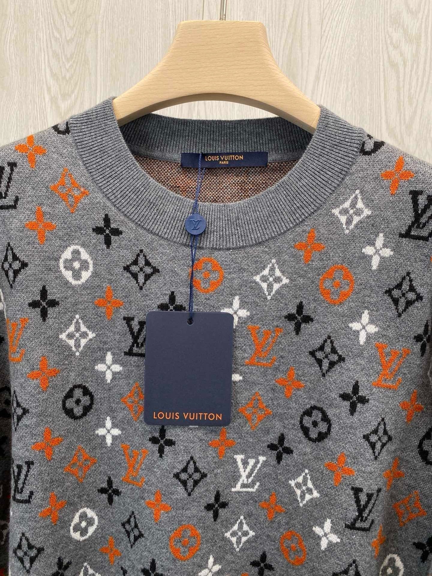 Jacquard monogramme floral classique et ancien, déchiré ! Pull style couple