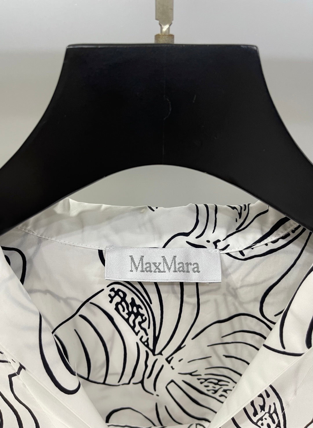 Bow print v-neck long sleeve shirt