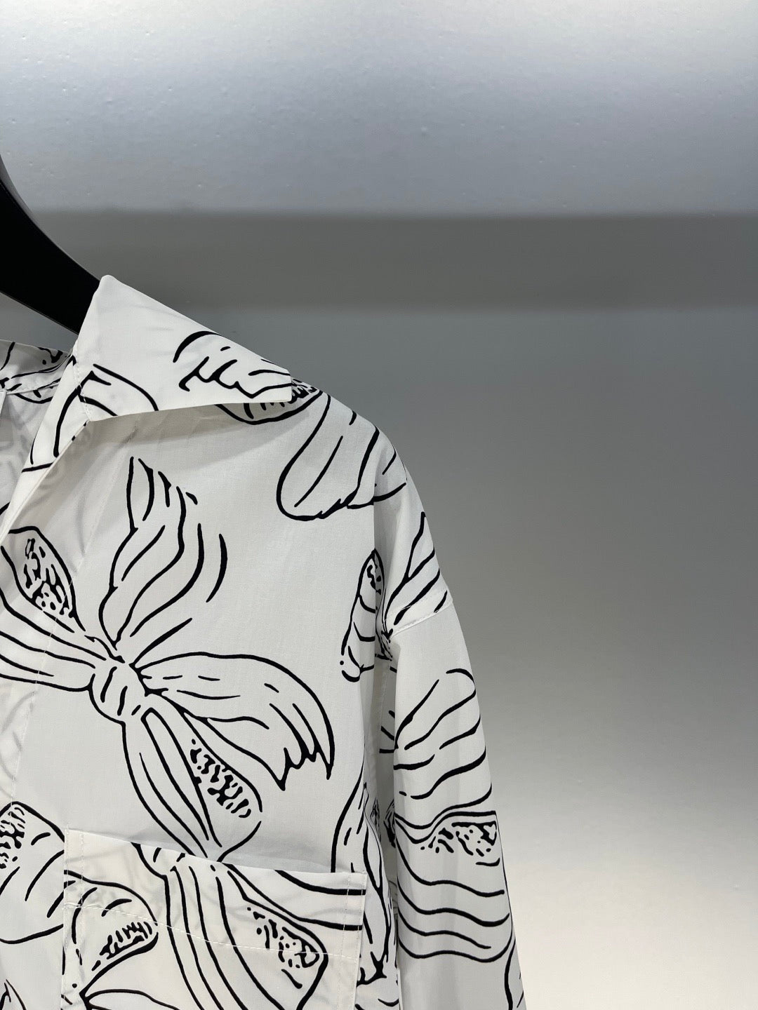 Bow print v-neck long sleeve shirt
