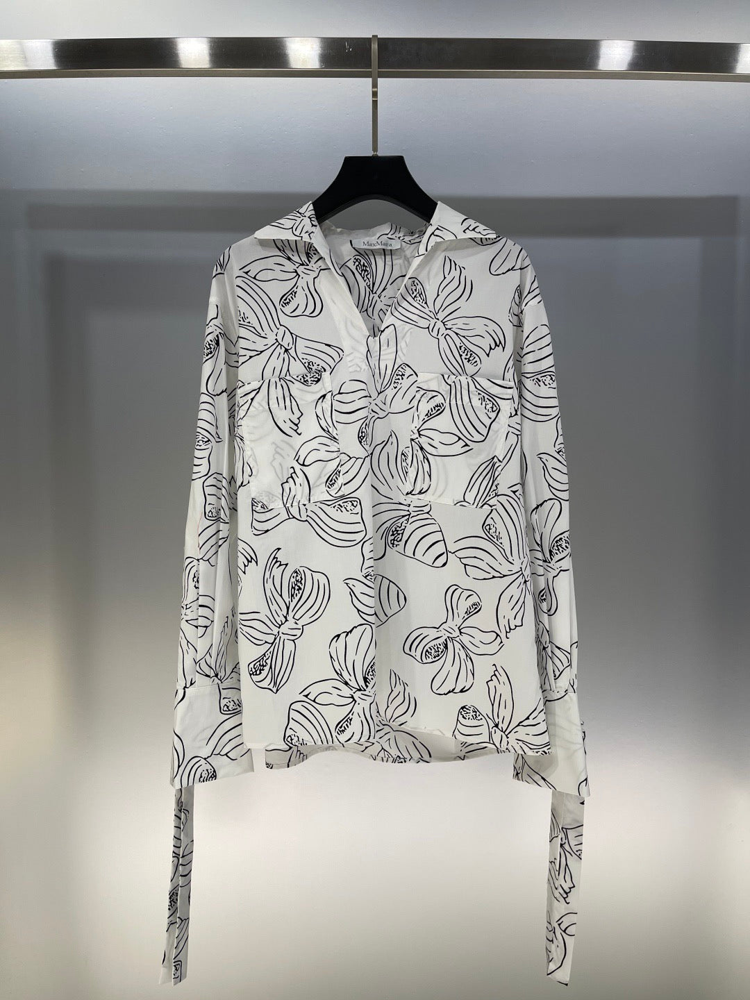 Bow print v-neck long sleeve shirt