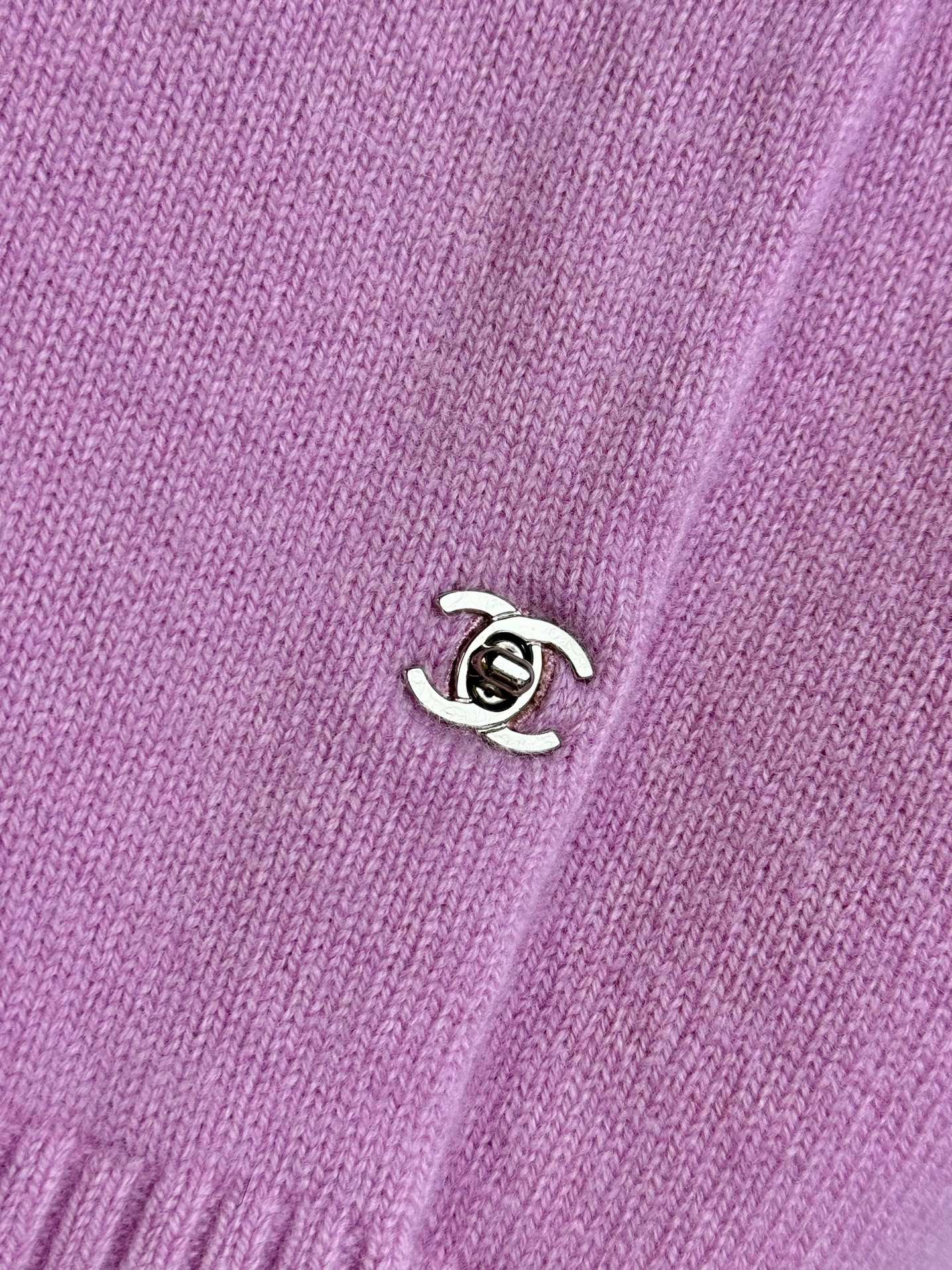 Cashmere cardigan with school bag button