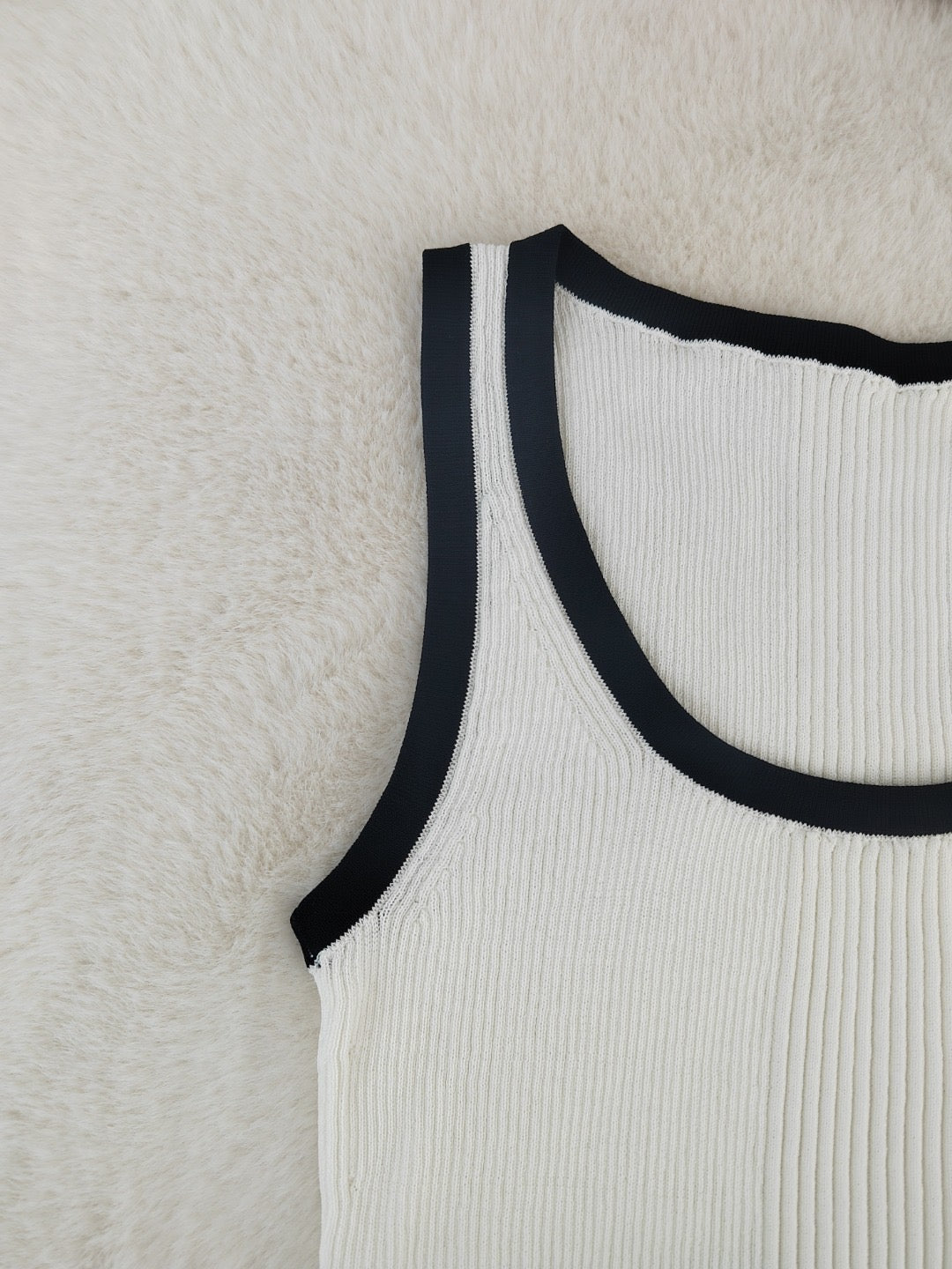 C nspired Knitted Vest
