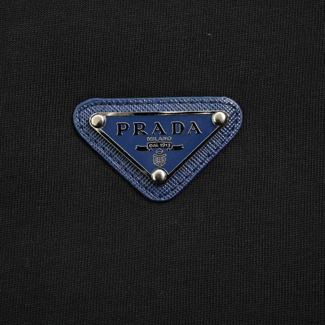 Col triangle lettre manches courtes 