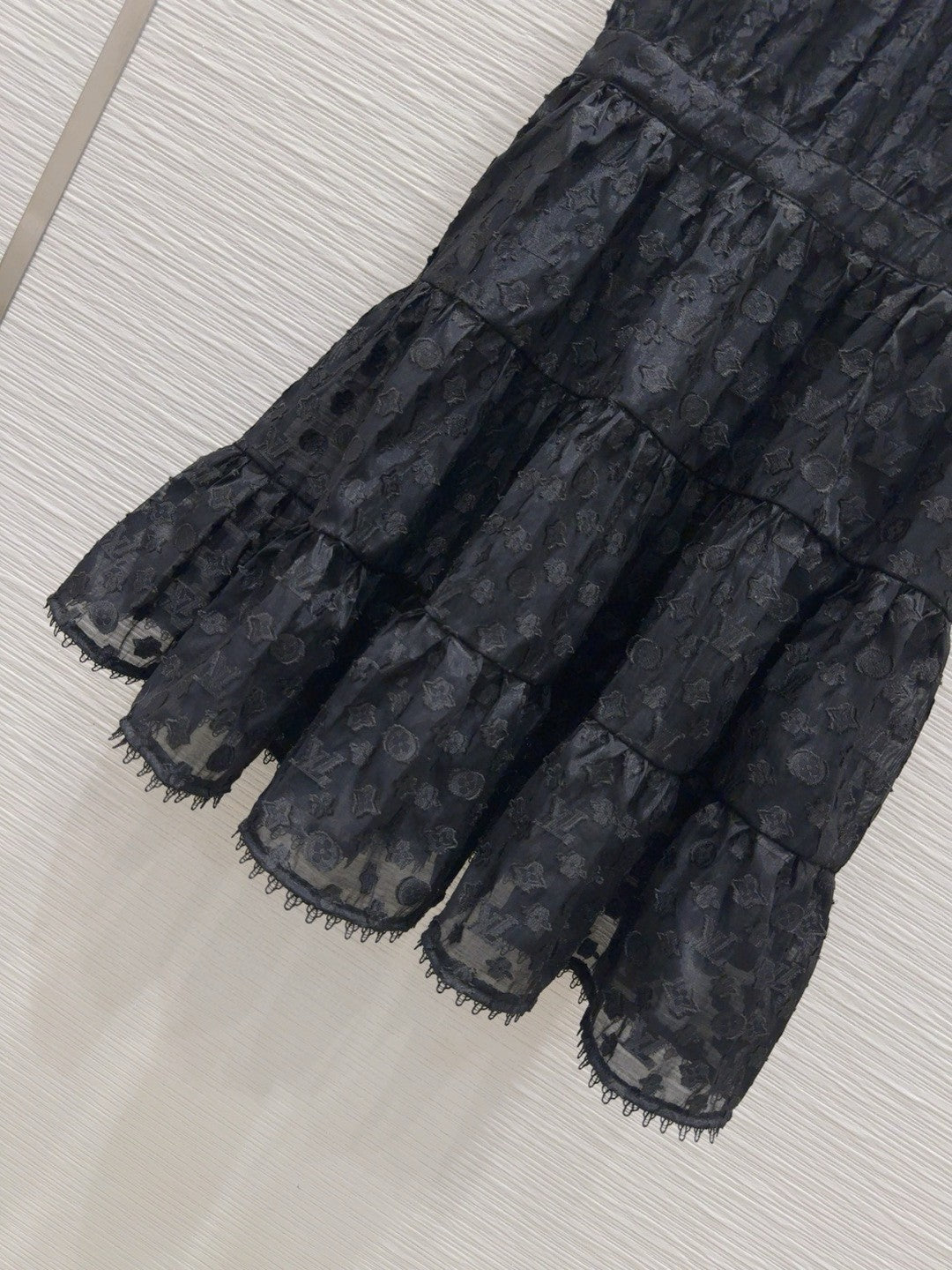 Robe midi à volants en dentelle noire 