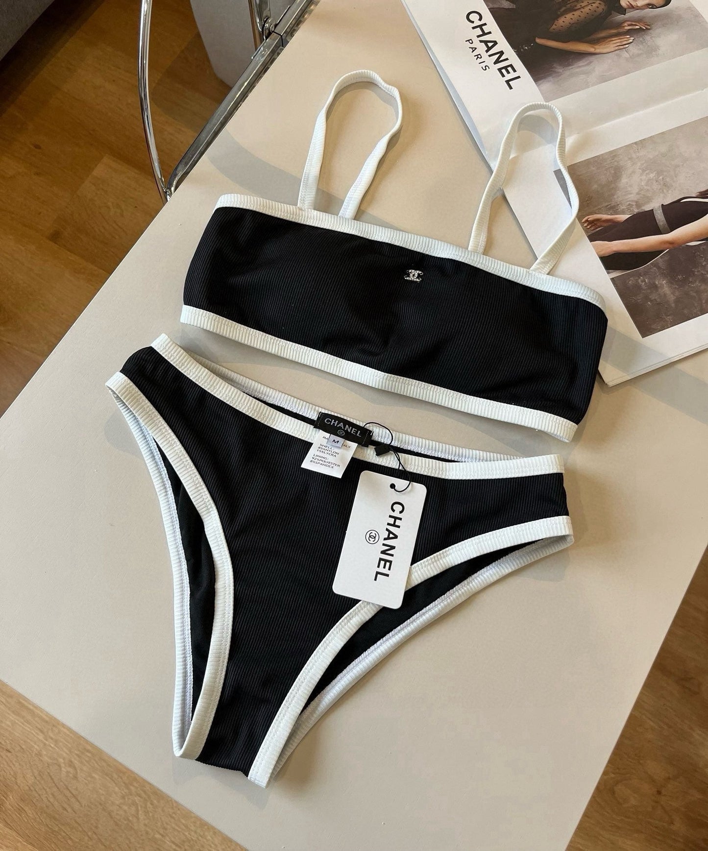 Bikini côtelé noir et blanc avec accessoires convertibles 